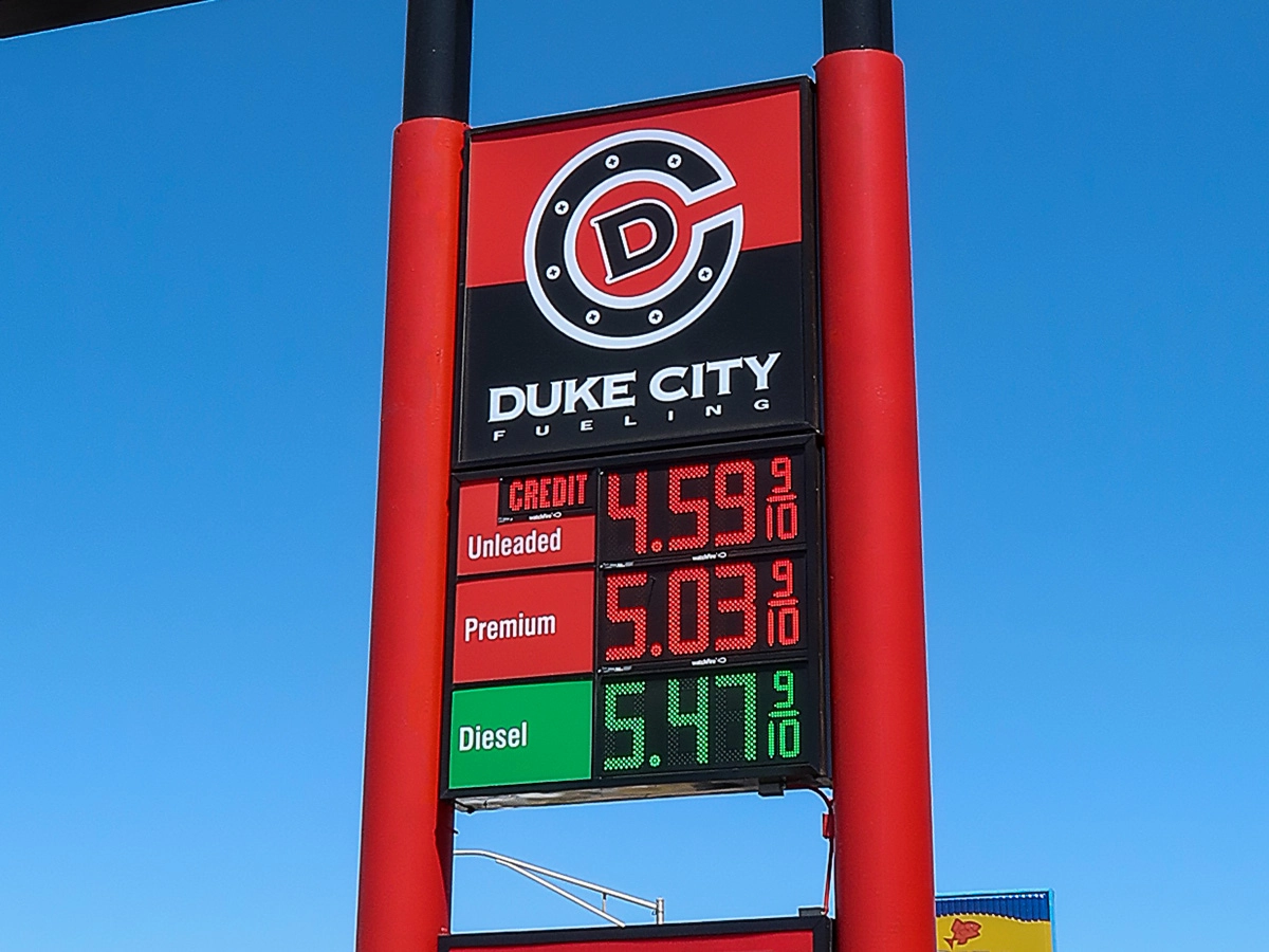 Duke City Fueling; 18" Price Watchers, 6" CCD Display, Gallup, NM