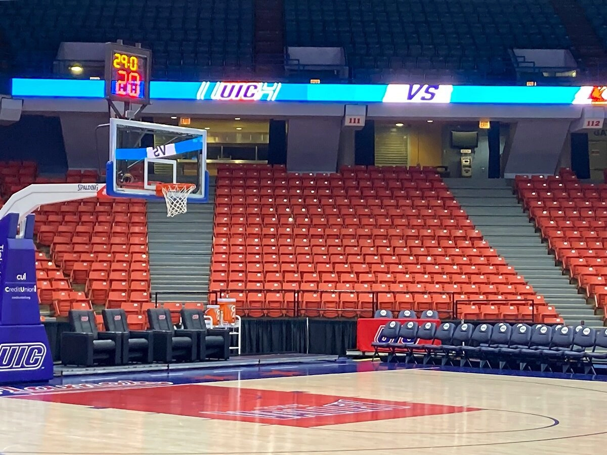 University of Illinois Chicago Credit Union 1 Arena; Indoor 5.9mm Ribbon Board, 1'5" x 465', Chicago, IL
